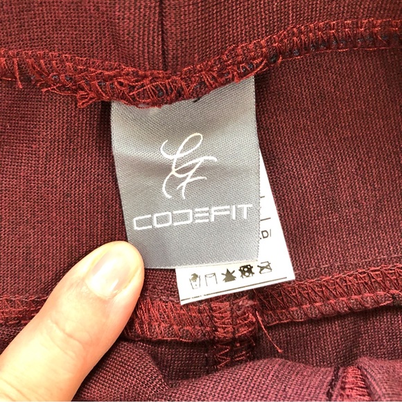 CODEFIT Burgundy Color Capri Pants with Pockets - Picture 11 of 12